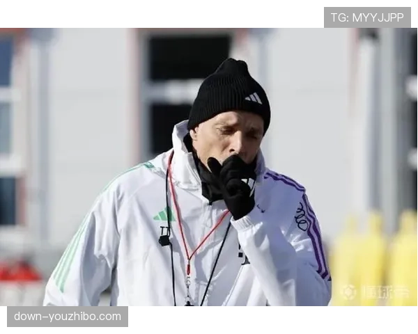 独家专访拜仁助教:谈球队如何在训练中模拟破解不同结构的低位防线。